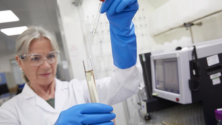 scientist_in_chemistry